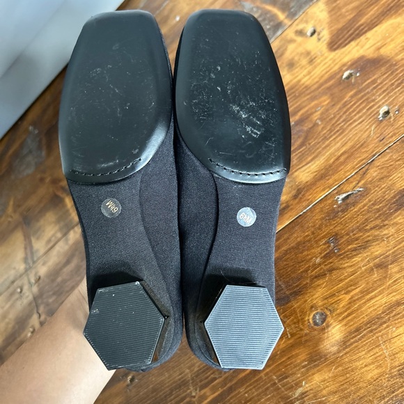 NWOT Never worn! Black Tory Burch with short gold heels - Picture 3 of 3